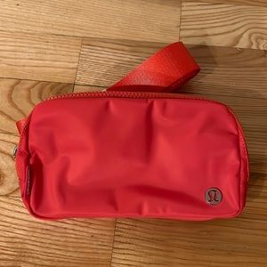 lululemon athletica Everywhere Belt Bag Pale Raspberry NWT